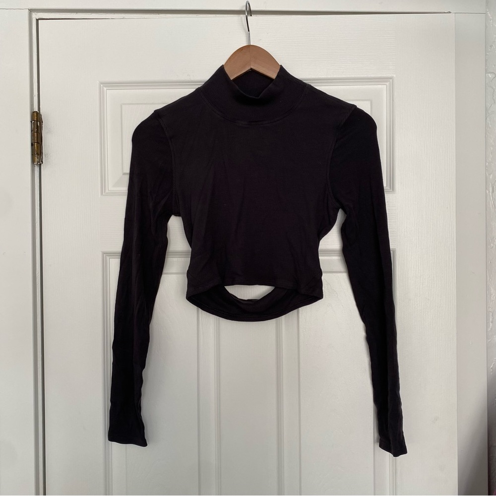 lululemon Womens Ribbed Cropped Mock Neck and Open Back